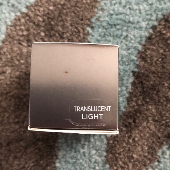 Mini Cover FX setting powder. Translucent. - Picture 2 of 3